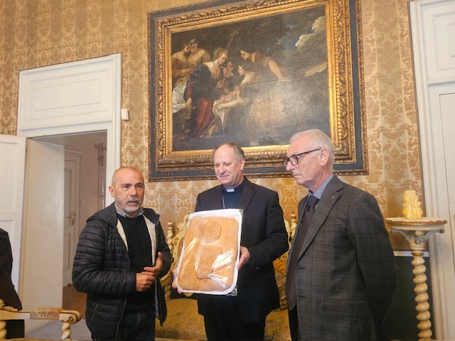 il dono del pane dall'Ucsi di Siracusa