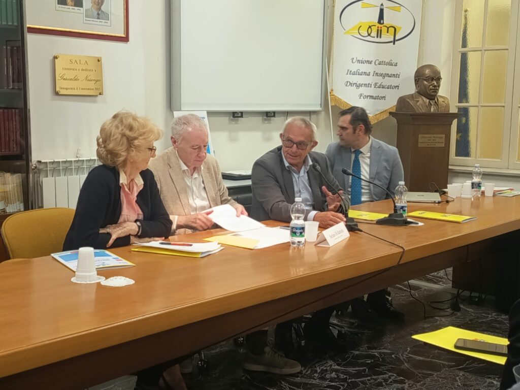 Vincenzo Varagona palra in occasione dell'inaugurazione della nuova sede dell'Ucsi